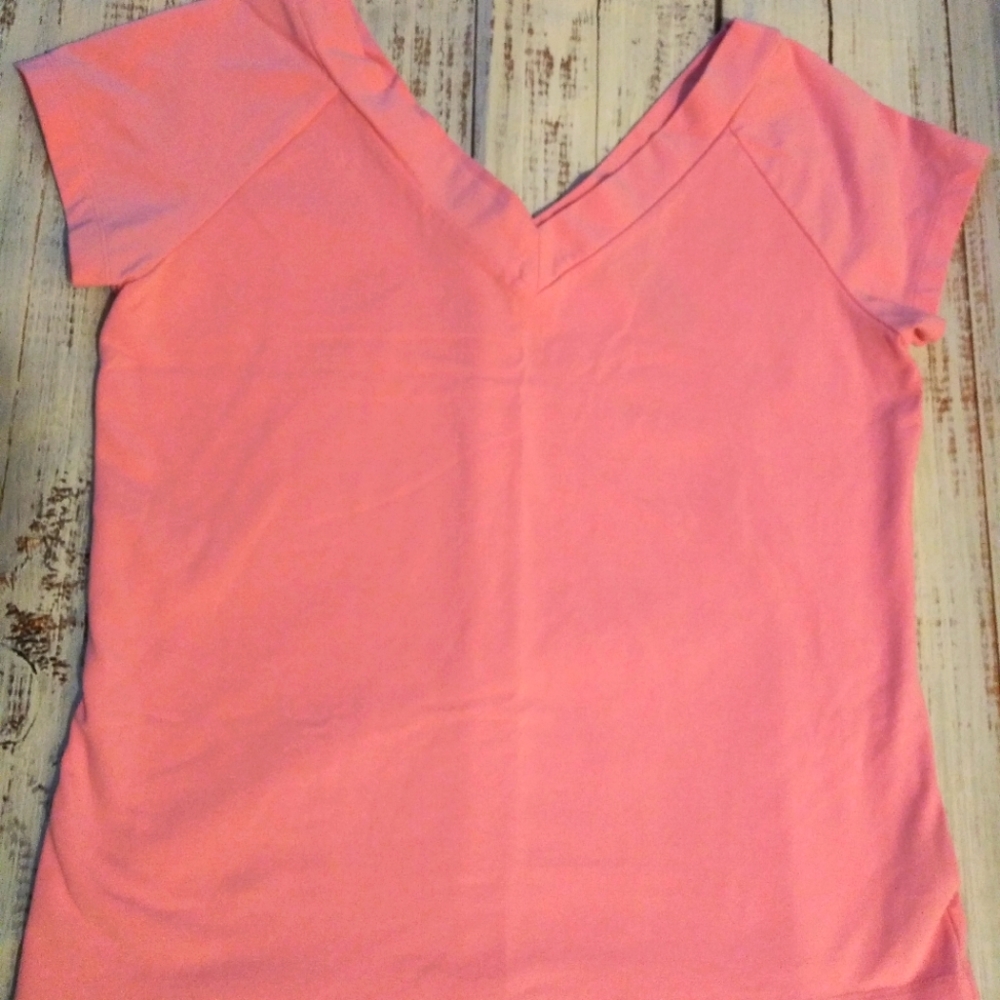 Women's vneck top